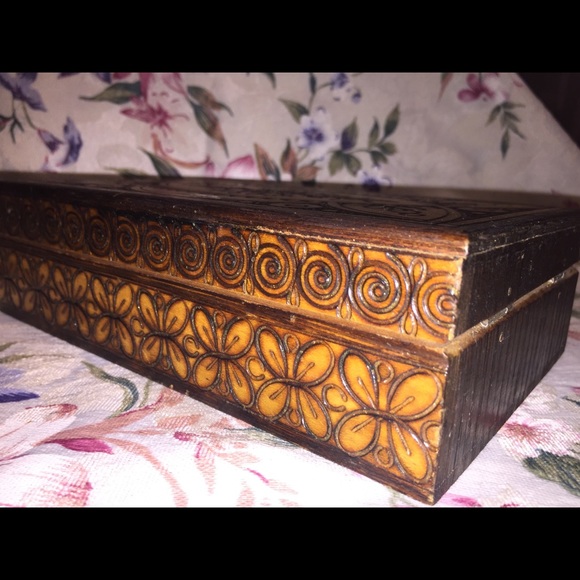 Vintage Burn Carved Jewelry Box / Price Firm - Picture 4 of 7